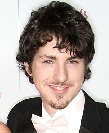 Sean Flynn Net Worth: Who Are We Talking About? A Comparison